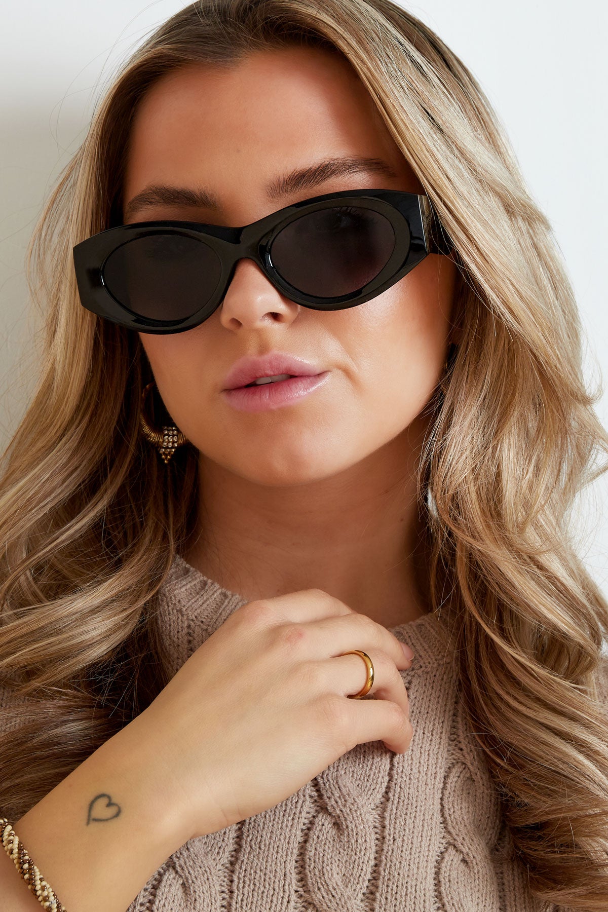 Retro look a like sunglasses