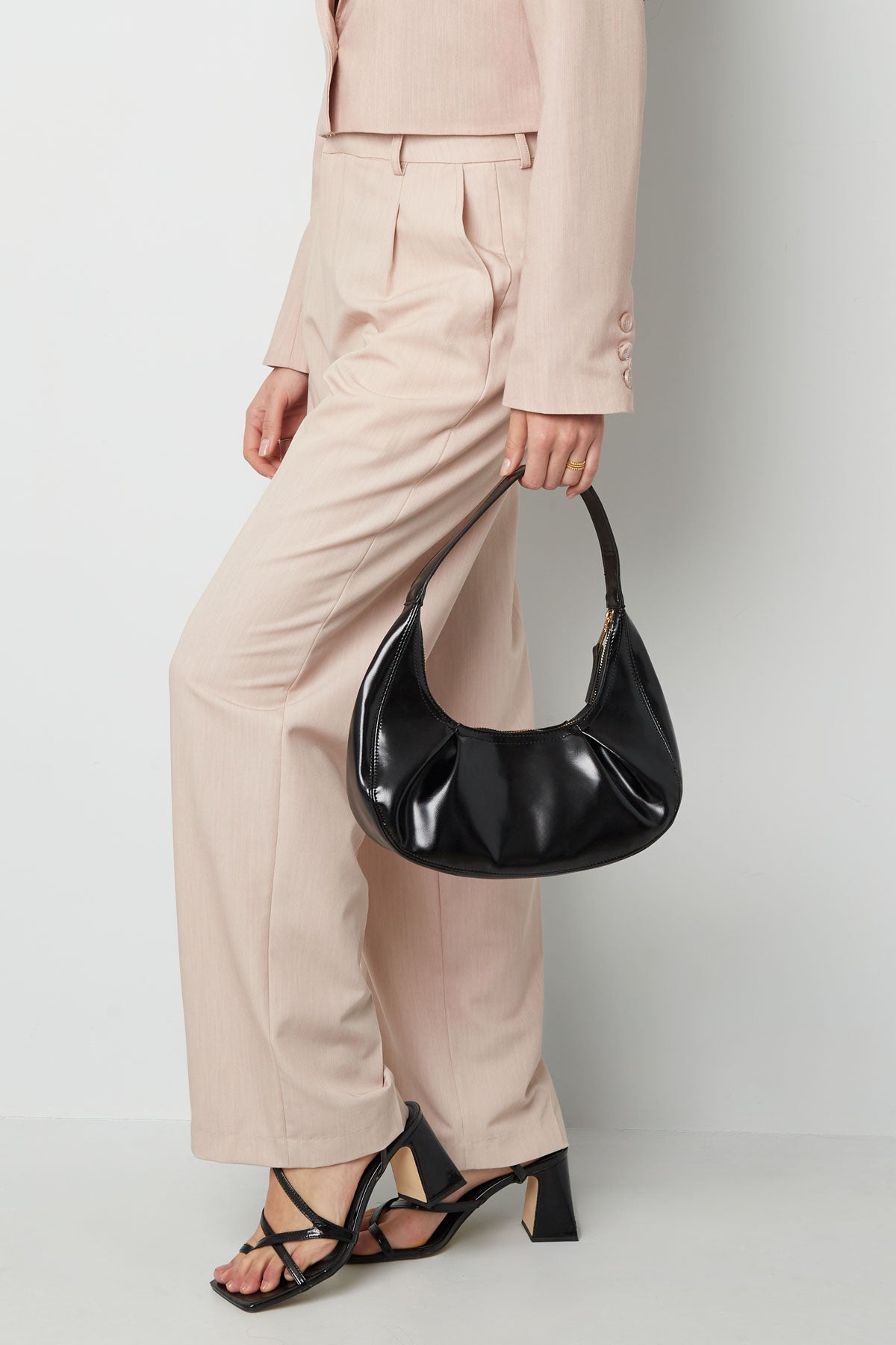 Bag with pleats
