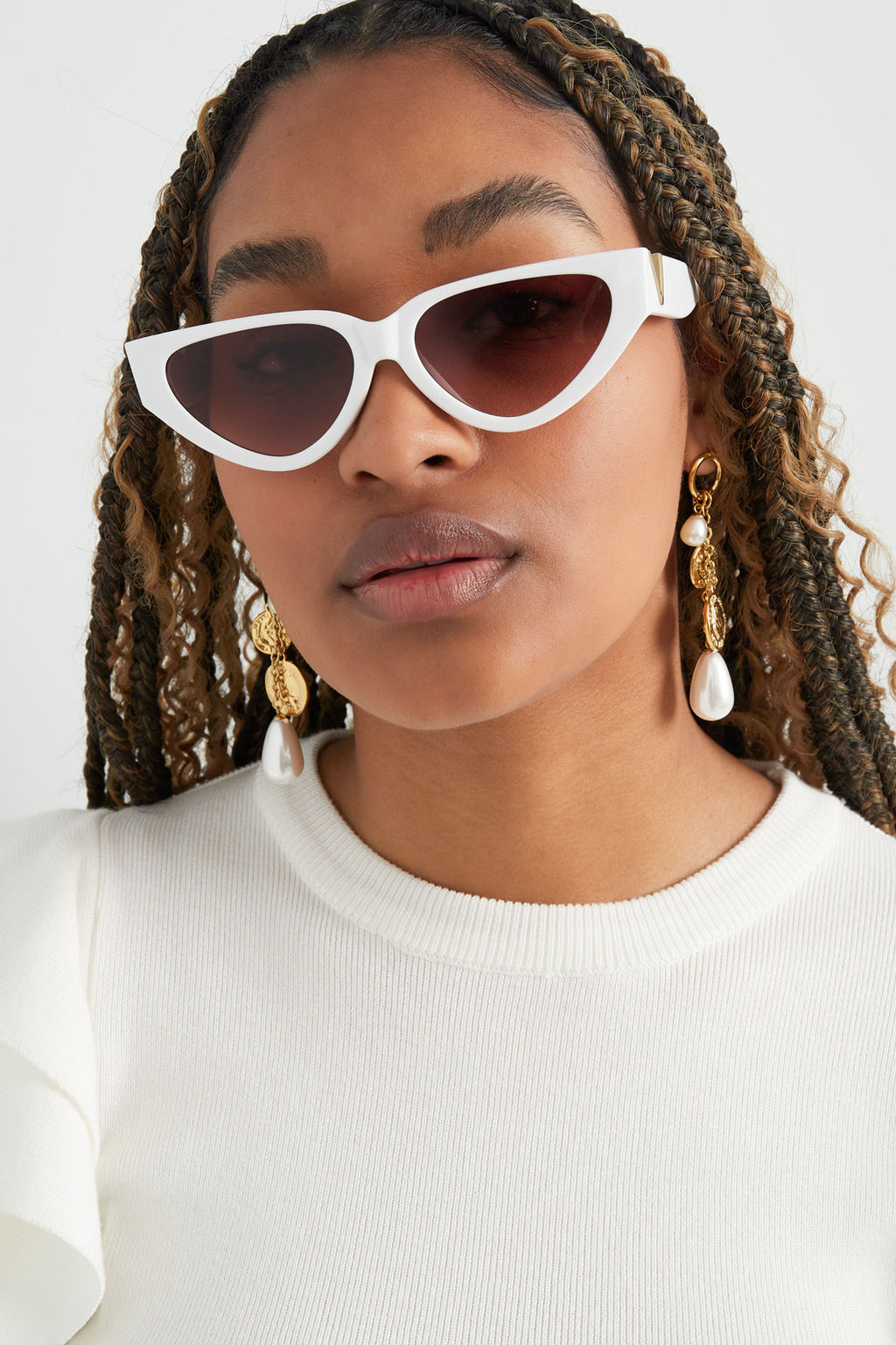 V statement sunglasses