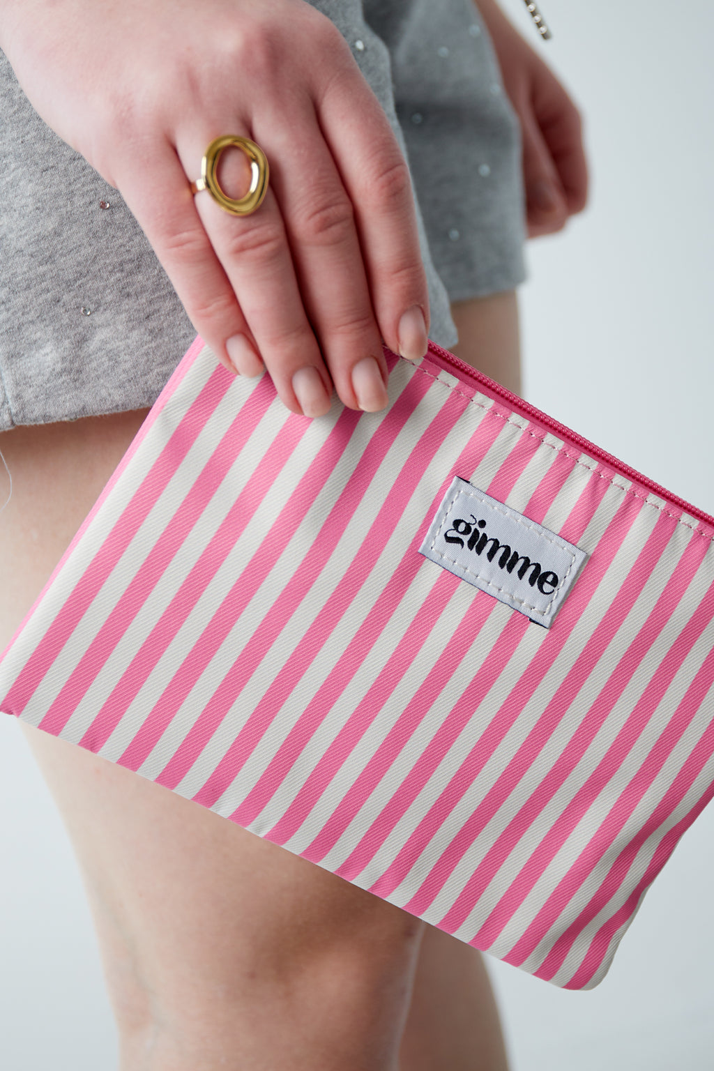 Flat toiletry bag thin stripe