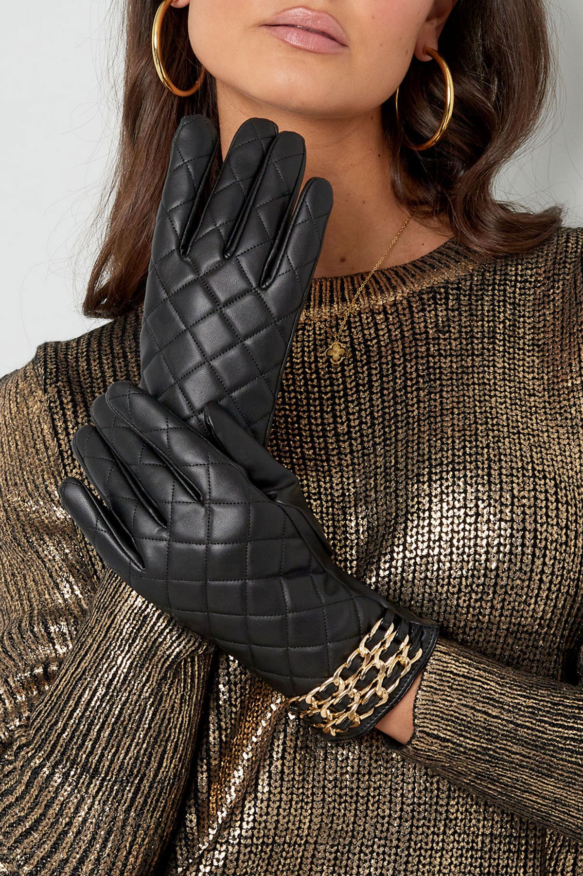 Gloves checked with chain