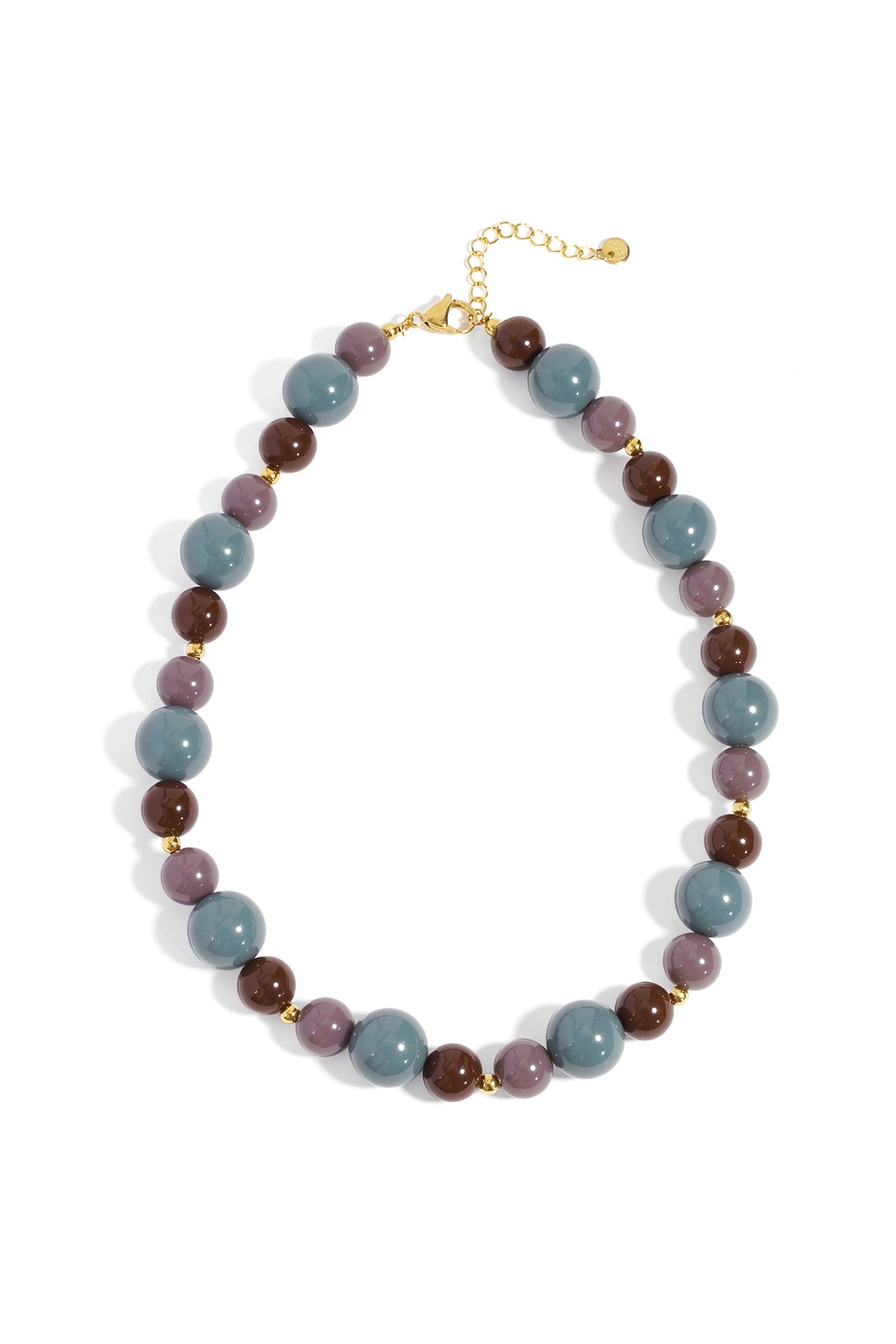 Necklace with beads of different sizes