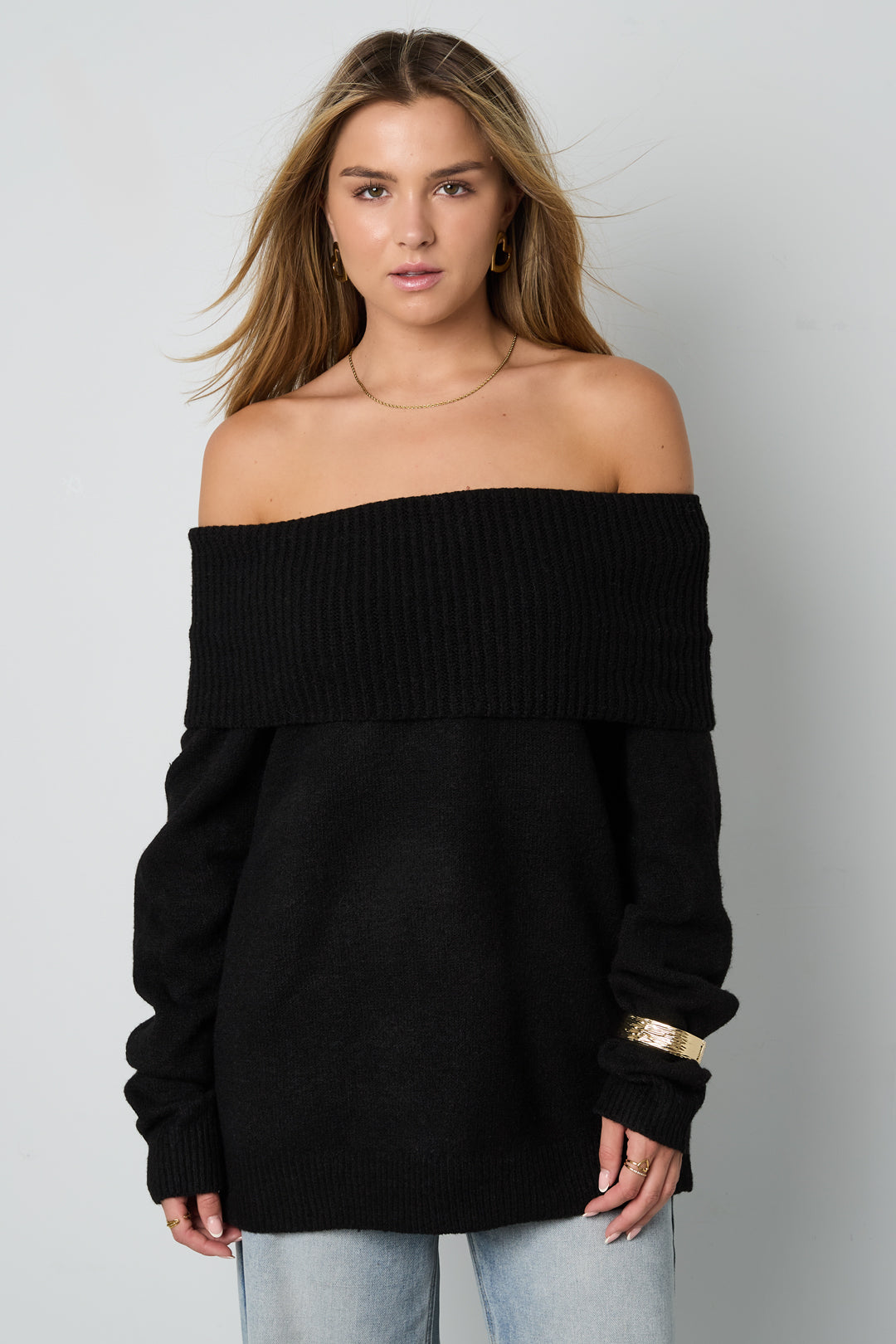 Off the shoulder basic sweater