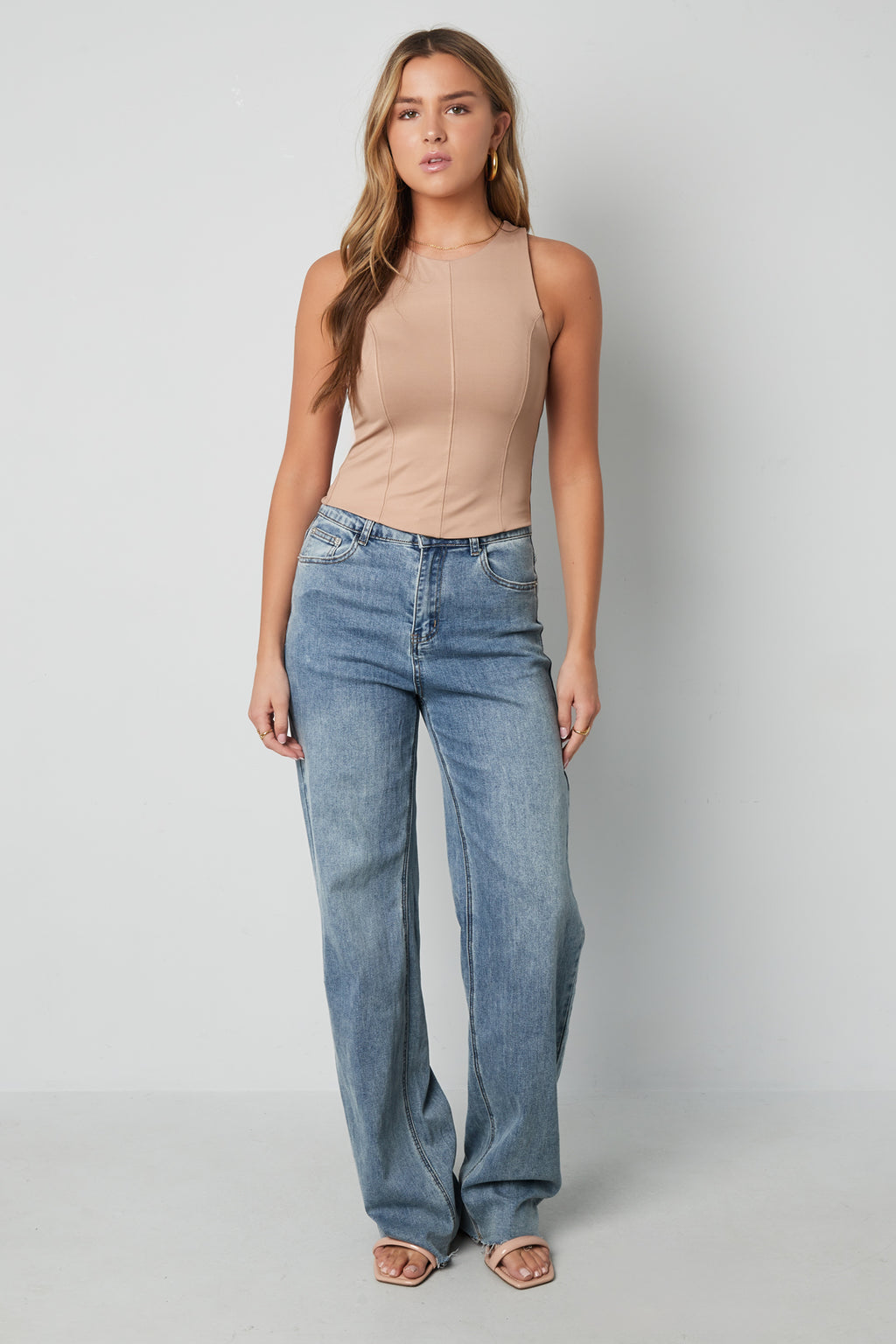 Sporty sleeveless top basic